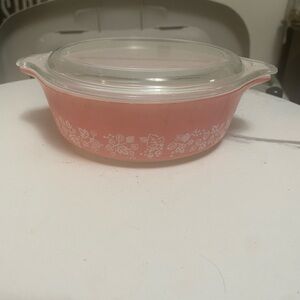 Vintage pink  Pyrex gooseberry round 471 1pt casserole dish with lid
